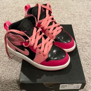 Jordan 1 MID